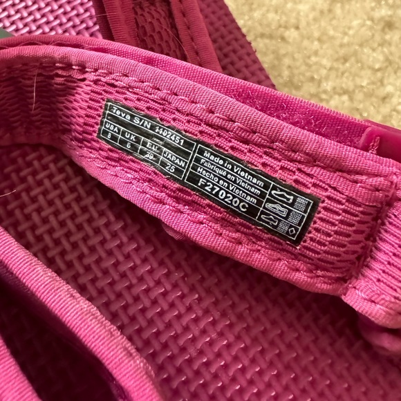 TEVA fuchsia flatform sandals size 8 - Picture 4 of 7